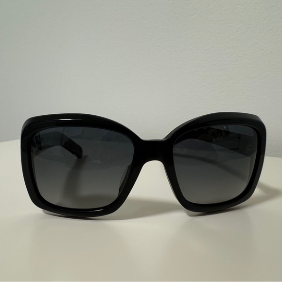 Authentic almost brand new CHANEL sunglasses - Picture 4 of 11
